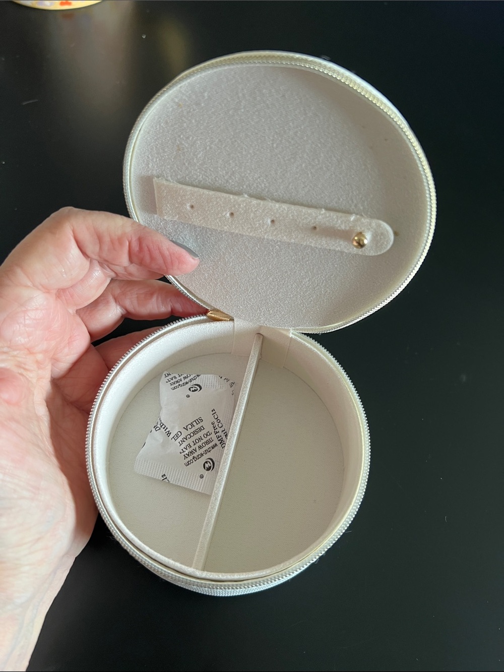 Pearl Heart Embellished Round Jewelry Box - Picture 2 of 5